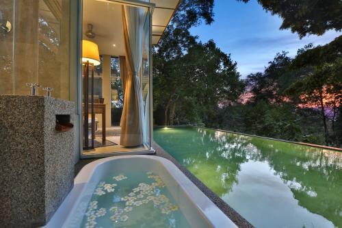 Ambong Pool Villas - Private Pool