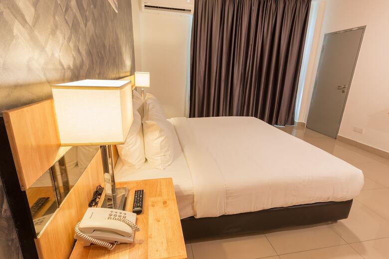 Adya Hotel Chenang