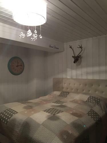 Stor Flott T�mmer Hytte