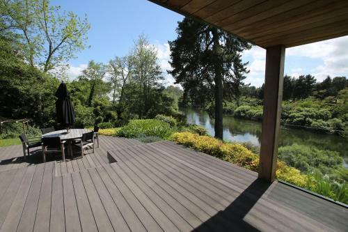 Bed & Breakfast On The River