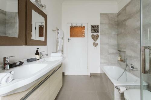 The Plum Tree - City Bungalow