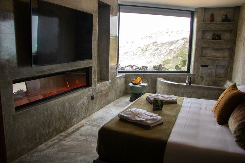 Hostal West Beach Hostel