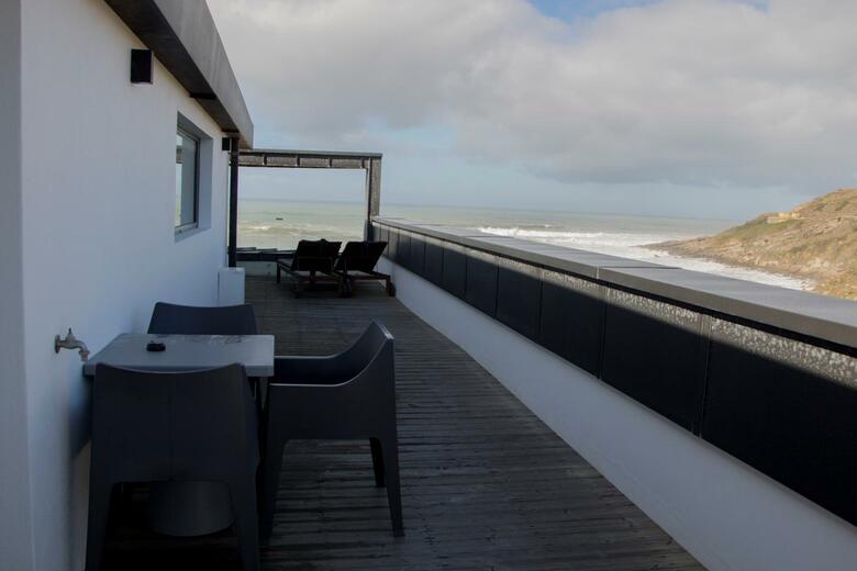 Hostal West Beach Hostel