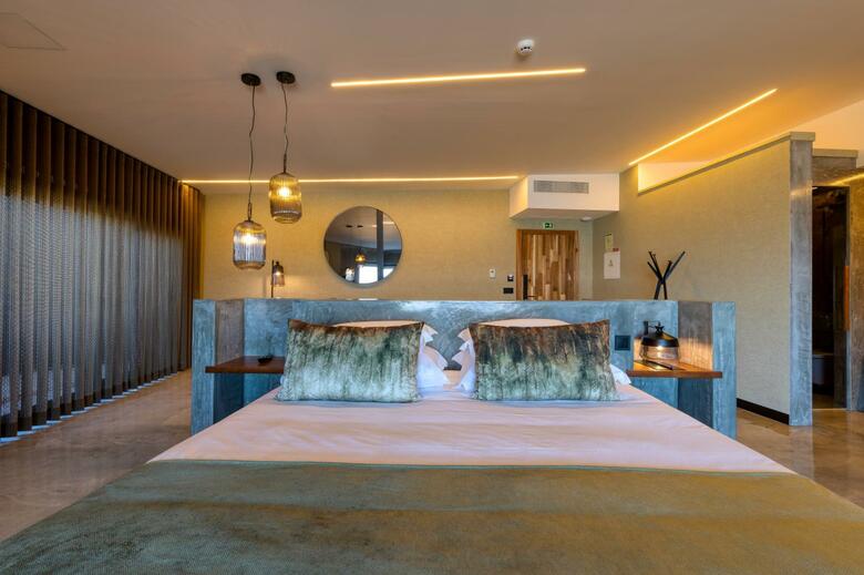 Hostal West Beach Hostel