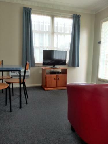 469 On Thames Motels And Cafe