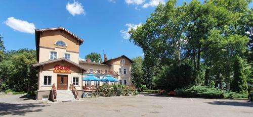 Dworek Brodowo Restauracja Hotel Przyj?cia
