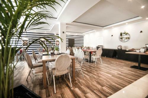 Hostal New Corner