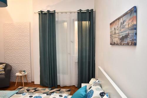 Sweet Story Central Apartment