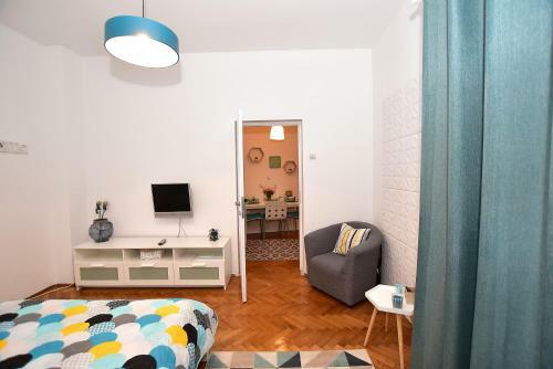 Sweet Story Central Apartment