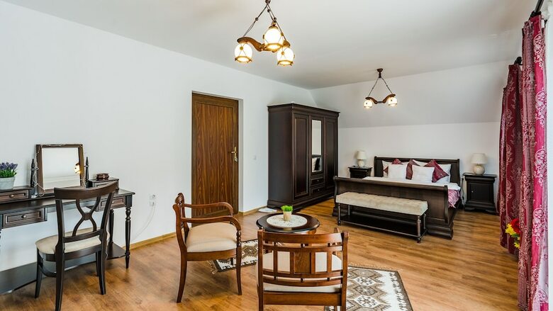 Hostal Flora Luxury House