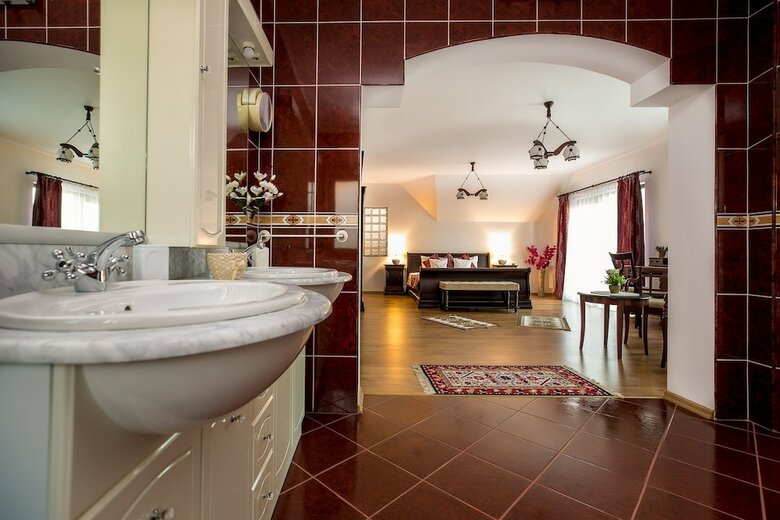 Hostal Flora Luxury House
