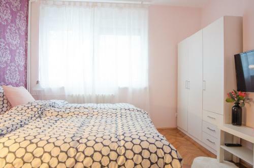 Avenue Crystal Apartment