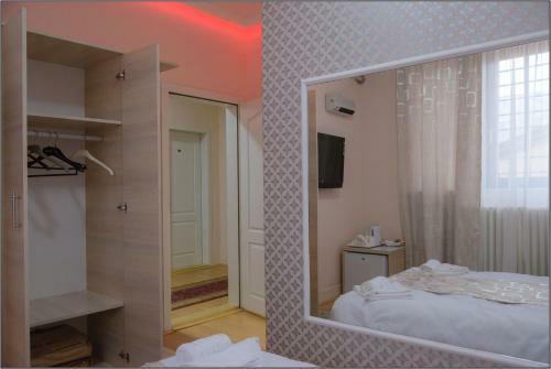 Hostal Olympic Residence Hotel