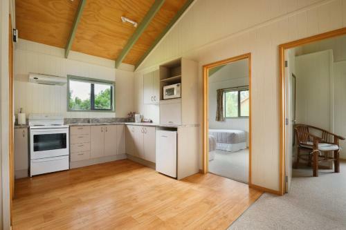 Longbourne Lodge Motel