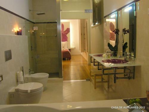 Hostal Casa De Alpajares - Casa De Campo, Enoteca & Spa