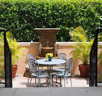 Hotel Trianon Old Naples