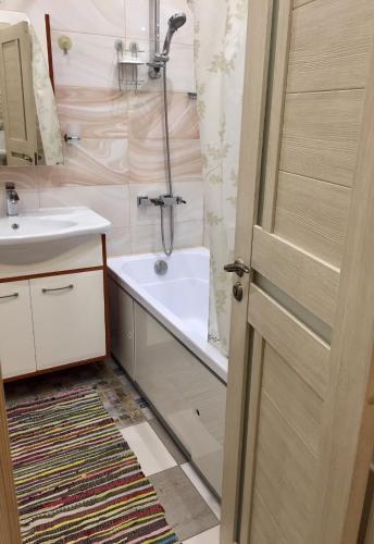 Large Apartment On Startovaya 1