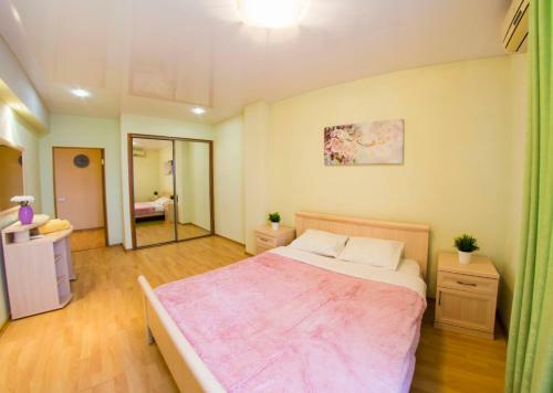 Rent-?????? Apartment On Dekabristov 116