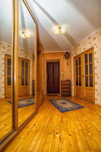 Apartamento 3-bedroom Studio On Nikolaeva 36a