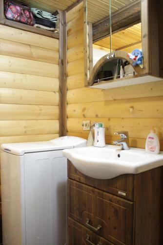 Hostal Holiday Home Tihotut