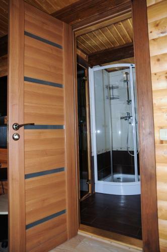 Hostal Holiday Home Tihotut