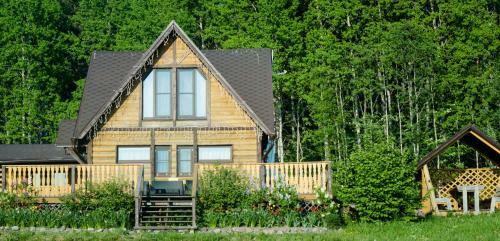 Hostal Holiday Home Tihotut