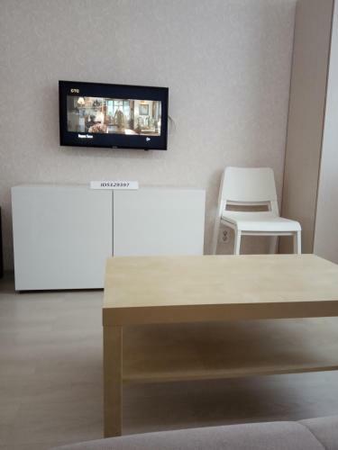 Apartment On Svyazi 8