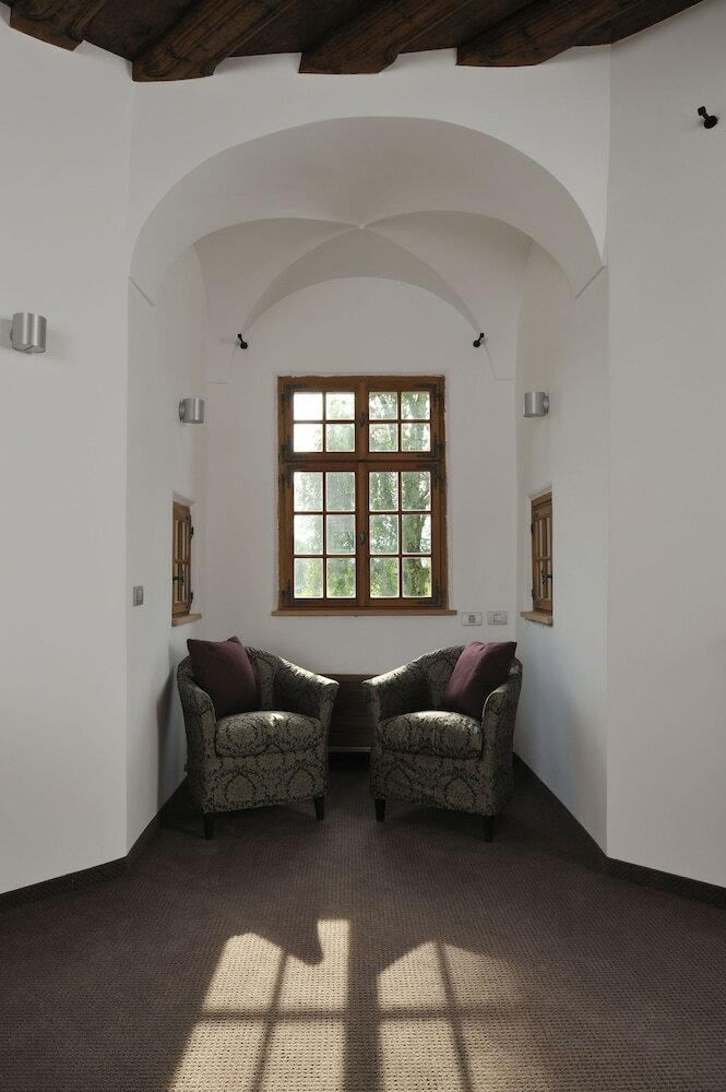 Lambergh Chateau & Hotel