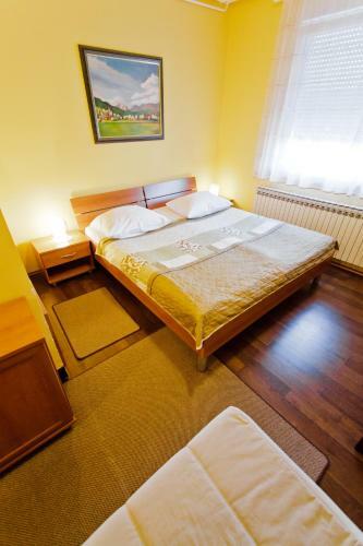 Hostal Guesthouse Les