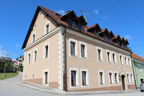 Hostal Guesthouse Les
