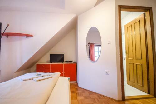 Hostal Guesthouse Skafar