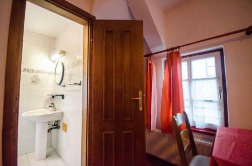 Hostal Guesthouse Skafar
