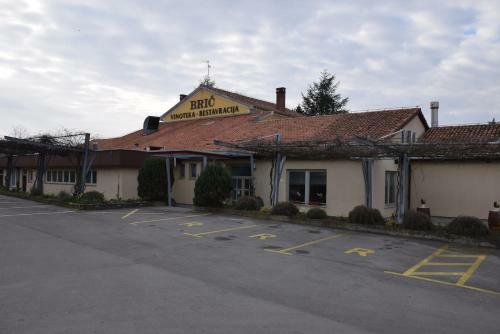 Hostal Restaurant Bric Dekani