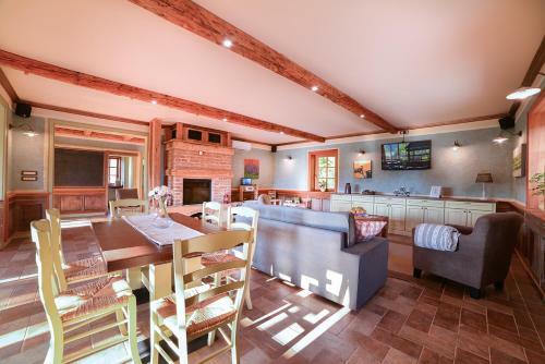 Villa Les With Hot Tub