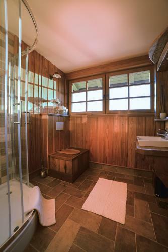 Villa Les With Hot Tub
