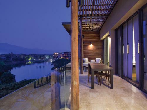 Hotel Atta Lakeside Resort Suite