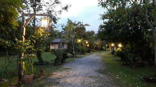 Hotel Baan Suan Rim Nam