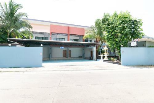 Aparthotel Oyo 732 Juthamas Hotel