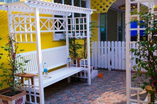 Hostal Rak Ban Kerd House