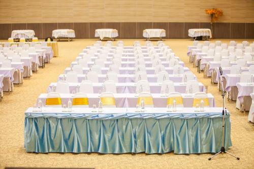 Royal Nakhara Hotel And Convention Centre