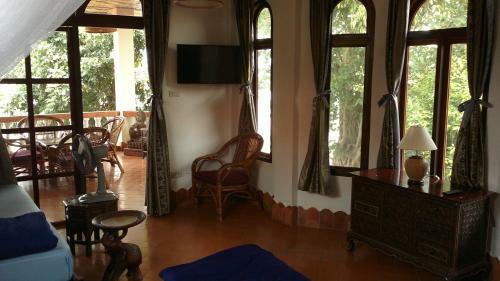 Hostal Mut Mee Garden Guest House