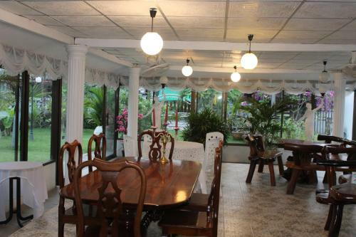 Hotel White Elephant Resort