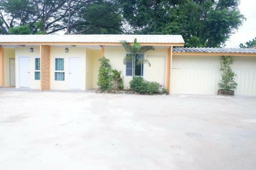Hostal Baanpak Jomyutt Suan Phueng