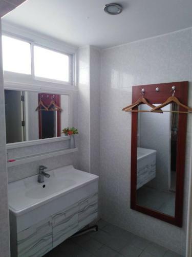 Hostal Z.h.p Hotel