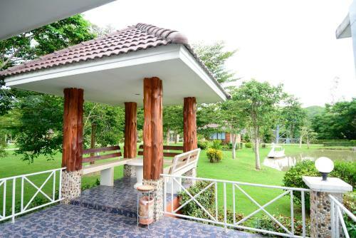 Hotel Tanaosri & Creekside Resort