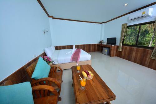 Hotel Haad Yao Bayview Resort & Spa
