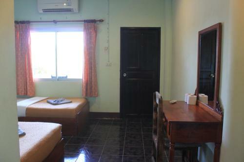 Hostal Baan Talay Guesthouse
