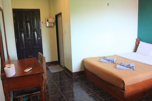 Hostal Baan Talay Guesthouse