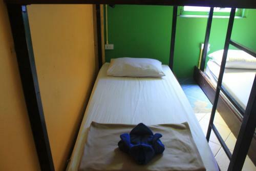 Hostal Baan Talay Guesthouse