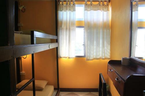 Hostal Baan Talay Guesthouse